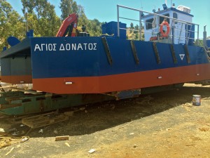 Επισκευή σκάφους, βαφή εσωτερικά-εξωτερικά και εργασίες συντήρησης ελασμάτων.