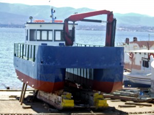 Επισκευή σκάφους, βαφή εσωτερικά-εξωτερικά και εργασίες συντήρησης ελασμάτων.