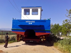 Επισκευή σκάφους, βαφή εσωτερικά-εξωτερικά και εργασίες συντήρησης ελασμάτων.