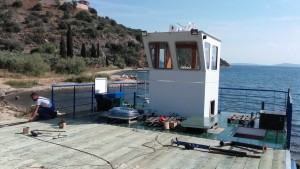 Αυτοκινούμενη εξέδρα εργασίας με μηχανοστάσιο
