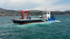 Αυτοκινούμενη εξέδρα εργασίας με μηχανοστάσιο