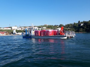 Αυτοκινούμενη εξέδρα εργασίας με μηχανοστάσιο