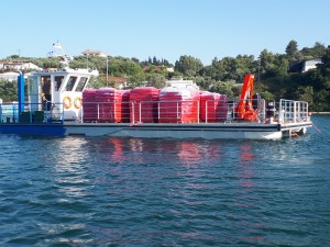 Αυτοκινούμενη εξέδρα εργασίας με μηχανοστάσιο