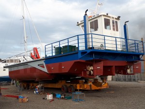 Αυτοκινούμενη εξέδρα εργασίας με μηχανοστάσιο